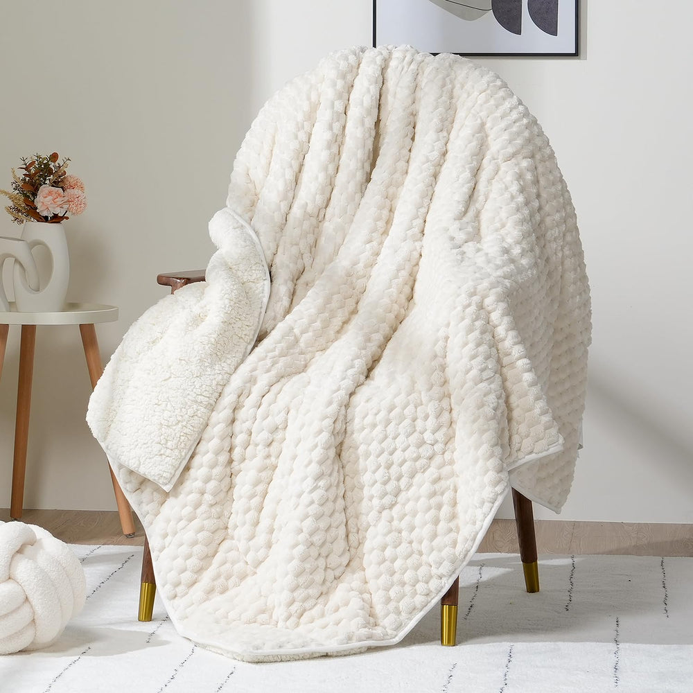 Fleece Weighted Blanket for Adults 60" x 80" 15lbs Fuzzy Blankets, White Soft Queen Size Sherpa Weighted Blankets, 3D Imitation Turtle Shell Warm Jacquard Flannel Heavy Blanket for Couch and Bed
